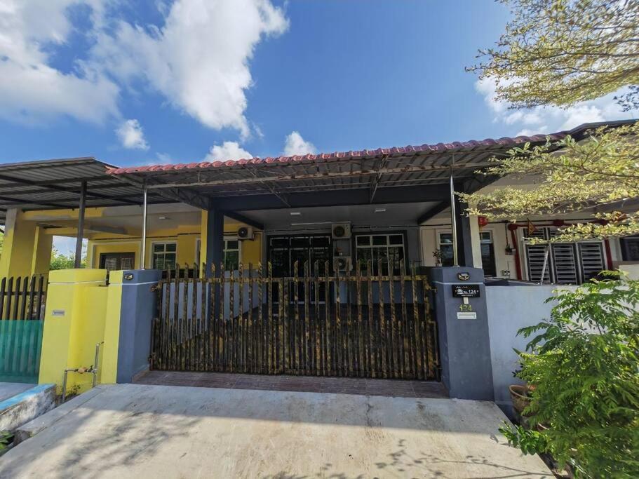Mawar Homestay Netflix Cuckoo Mersing Ngoại thất bức ảnh